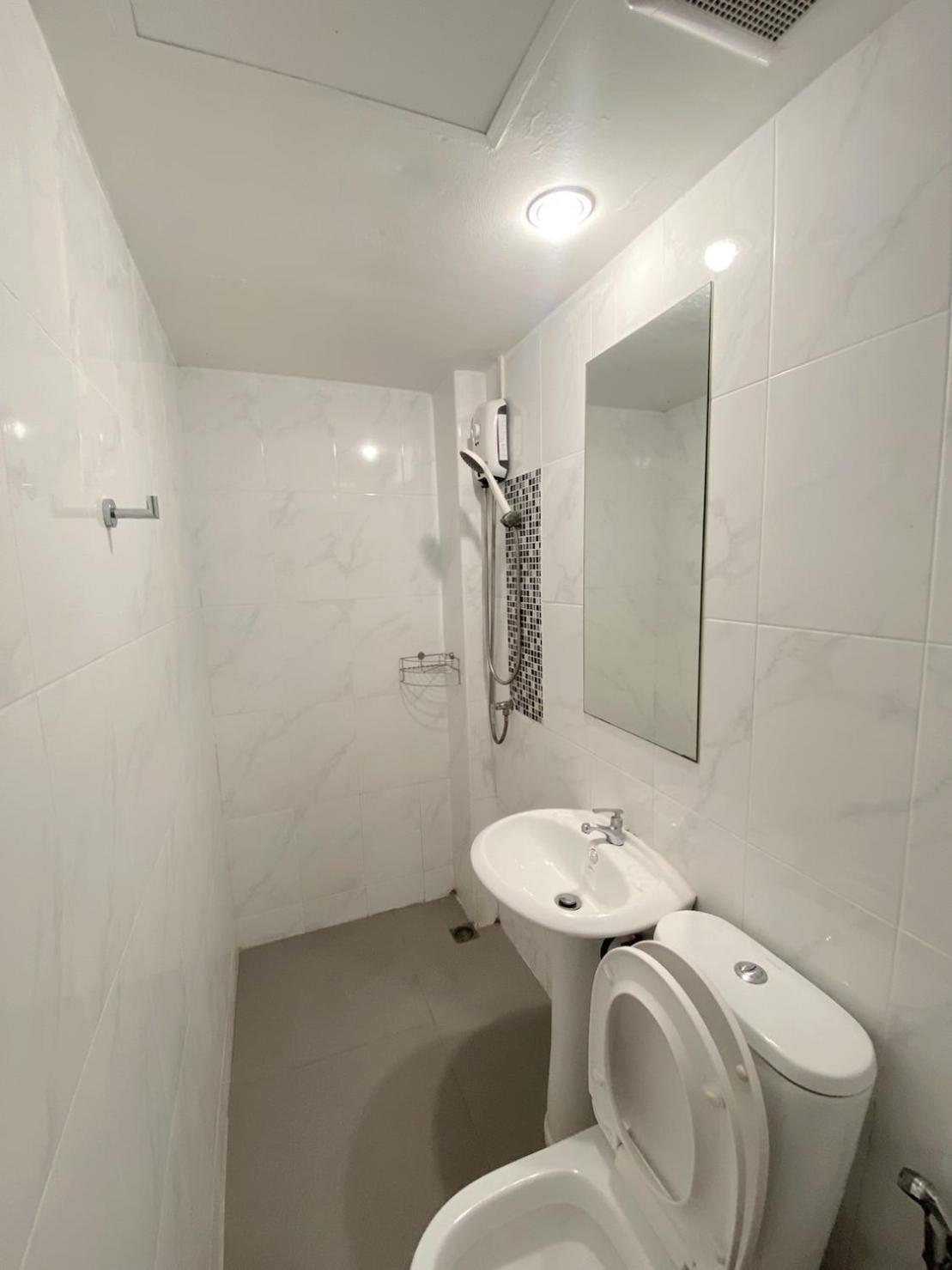 101 Seoul Hostel Банкок Екстериор снимка